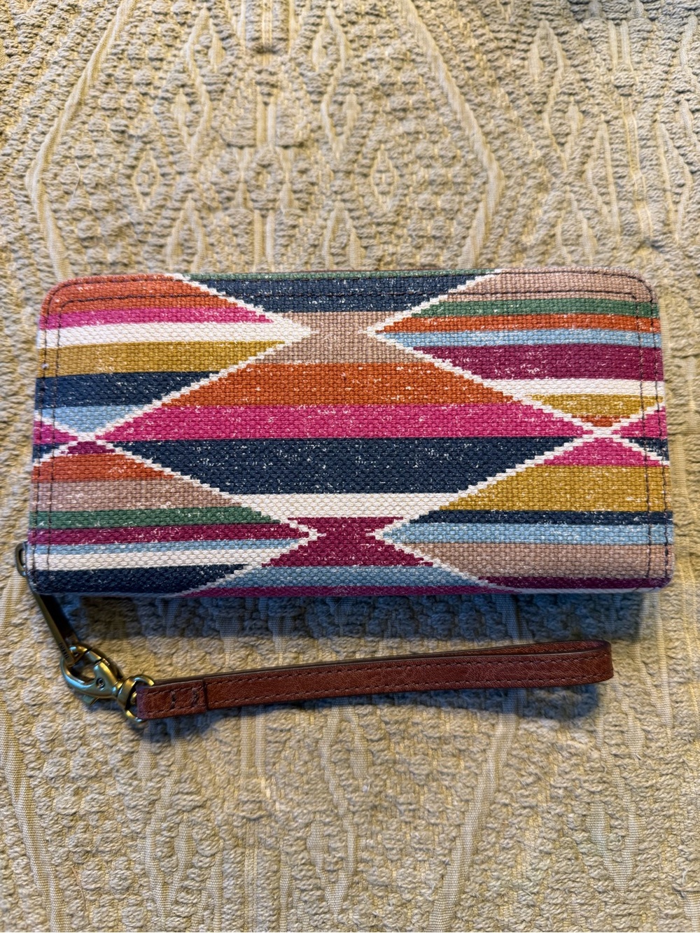 Fossil Logan Multicolor Geometric Zip Clutch Wallet